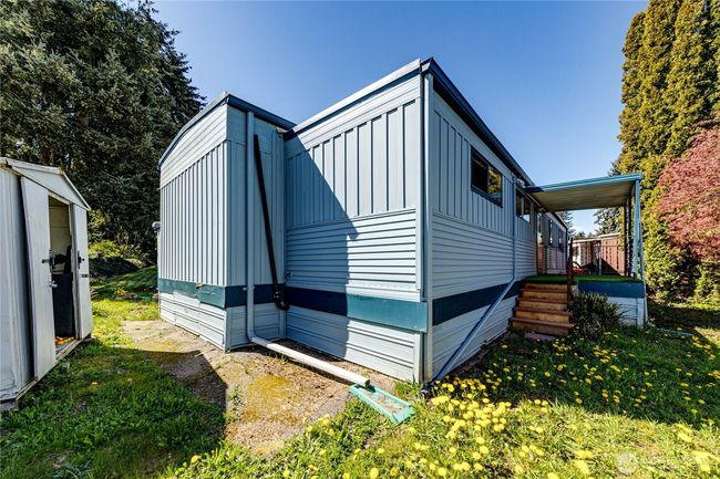 The backyard and one of the two sheds. | Image 31