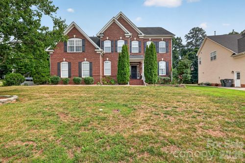 100 Drakeshire Ct, Morrisville, NC, 27560-9512 | Card Image