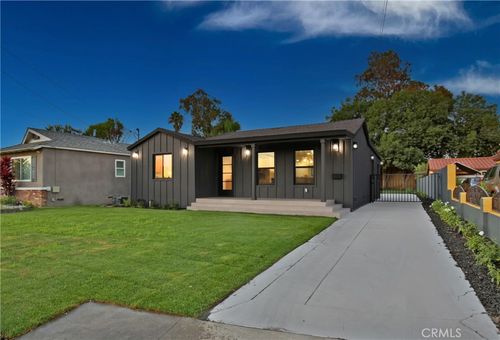 8343 Vista Del Rio Ave, Downey, CA, 90240-2822 | Card Image