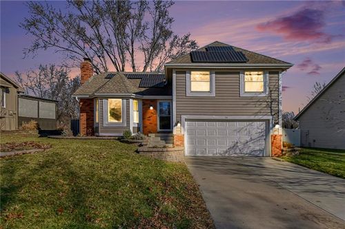 716 Ne Thames Dr, Lee's Summit, MO, 64086-5519 | Card Image