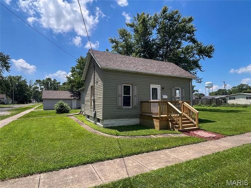 322 E 4th St, Staunton, IL, 62088-2110 | Card Image