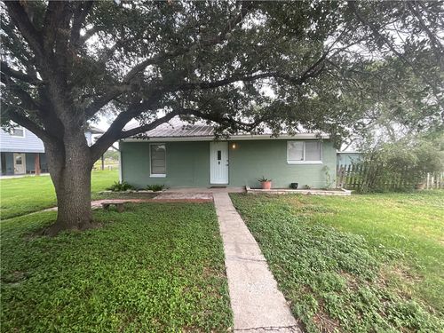 105 Canal St, Mathis, TX, 78368-4052 | Card Image