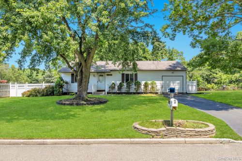 9 Daniel Ct, Ronkonkoma, NY, 11779-1860 | Card Image