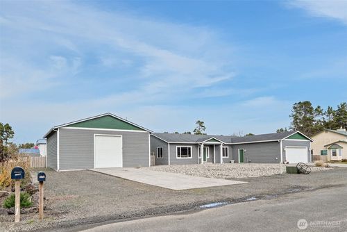 1215 195th Street, Long Beach, WA, 98631 | Card Image