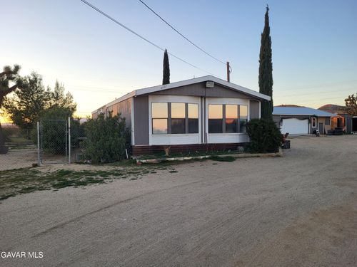 8667 70th St W, Mojave, CA, 93501-7116 | Card Image