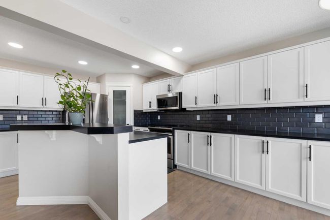 40 Everwillow Pk Sw, House other with 4 bedrooms, 4 bathrooms and 4 parking in Calgary AB | Image 6