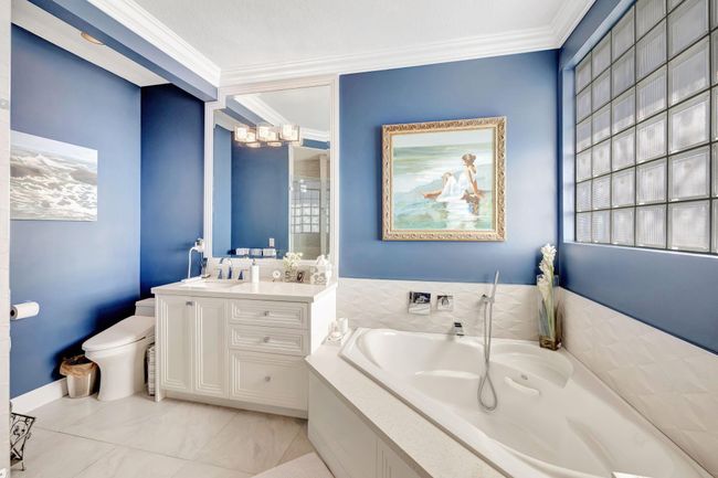 8640 Via Avellino, House other with 3 bedrooms, 2 bathrooms and null parking in Lake Worth FL | Image 24