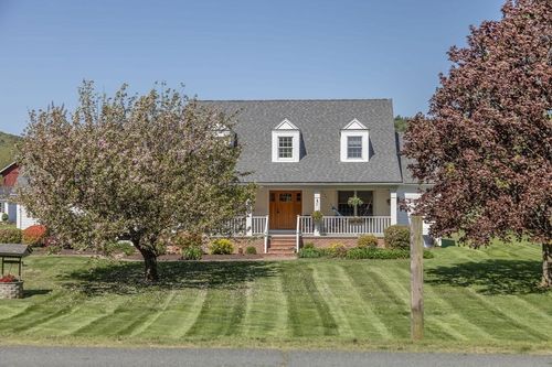 105 Falls Rd, Sunderland, MA, 01375-9584 | Card Image