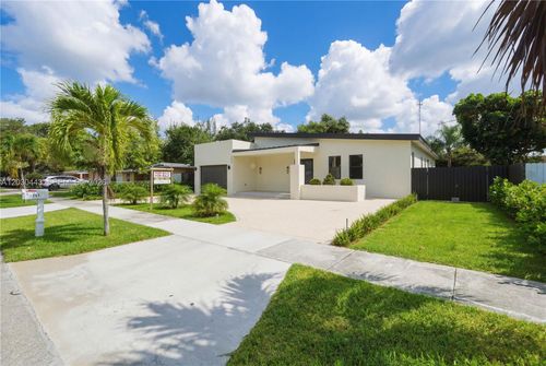 131 Miami Gardens Rd, WEST PARK, FL, 33023-5237 | Card Image