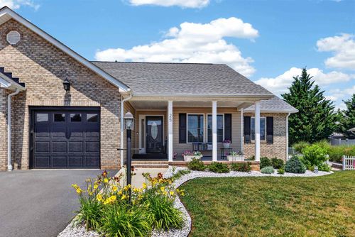 25 Meriwether Cir, Stuarts Draft, VA, 24477-2799 | Card Image