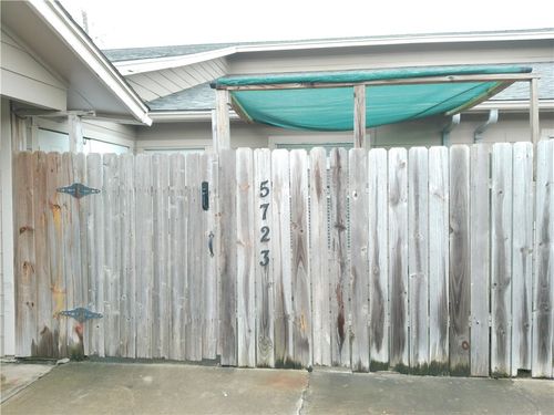 5723 Crestmore Dr, Corpus Christi, TX, 78415-3833 | Card Image