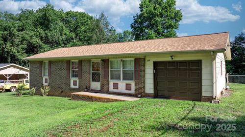 202 Edgewood Cir, Morganton, NC, 28655-8021 | Card Image