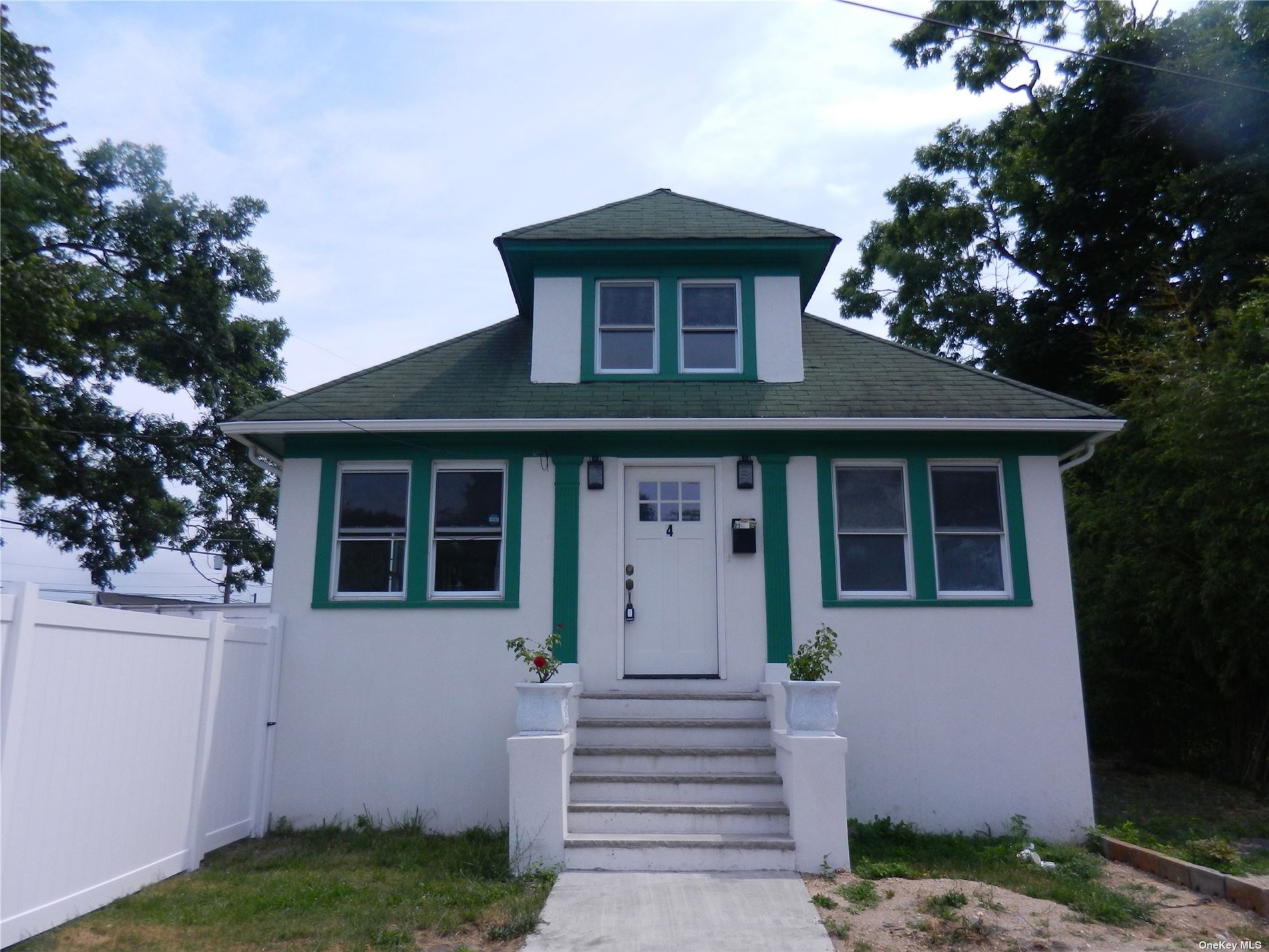 Ross Ave, Bay Shore, NY 11706