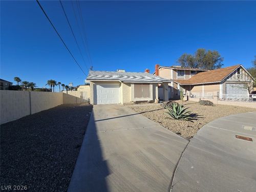 6676 Fredonia Dr, Las Vegas, NV, 89108-2721 | Card Image