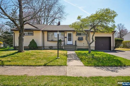 31 Michael Drive, Wayne, NJ, 07470 | Card Image