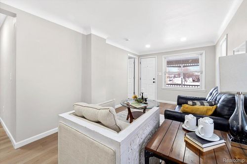 30619 Maplewood St, Garden City, MI, 48135-2045 | Card Image