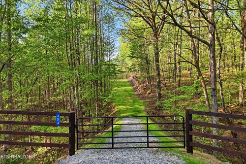 354 Ladd Ridge Rd, Kingston, TN, 37763-6916 | Card Image