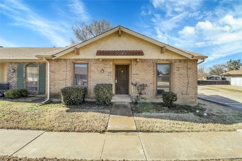 44 E Mountain Creek Drive, Grand Prairie, TX, 75052 | Card Image