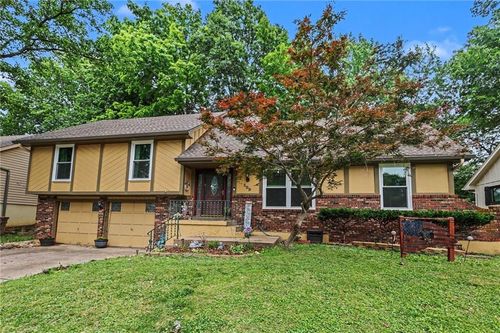 509 Country Ln, Lee's Summit, MO, 64086-3117 | Card Image