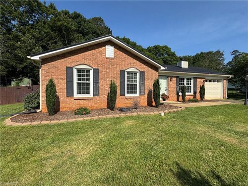 210 Hillcrest Dr, King, NC, 27021-9113 | Card Image