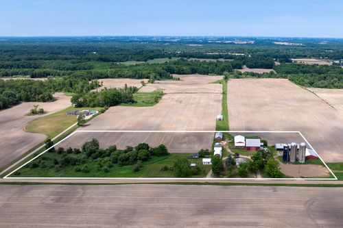 402 W Chapman Rd, Mount Pleasant, MI, 48858-9559 | Card Image
