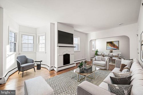 228 Church St, DOWNINGTOWN, PA, 19335-2815 | Card Image