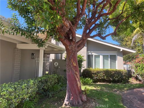 424 Onda, Newport Beach, CA, 92660-3525 | Card Image