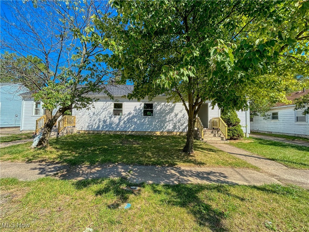 37th St, Lorain, OH 44055