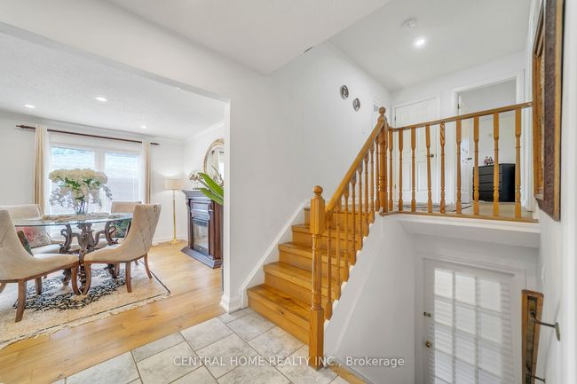 20 Hollis Cres, House other with 4 bedrooms, 3 bathrooms and 4 parking in Holland Landing ON | Image 11