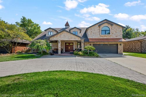 5984 Campus Dr, Dearborn Heights, MI, 48127-2550 | Card Image