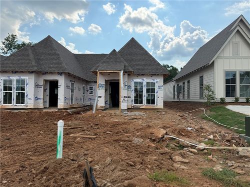 1050 Hunters Way, OPELIKA, AL, 36801-6648 | Card Image