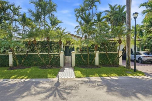 2532 Lake Ave, Miami Beach, FL, 33140-4229 | Card Image