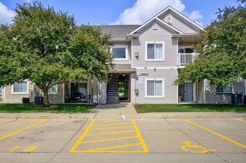 17207-8601 Westown Pkwy, West Des Moines, IA, 50266-1622 | Card Image