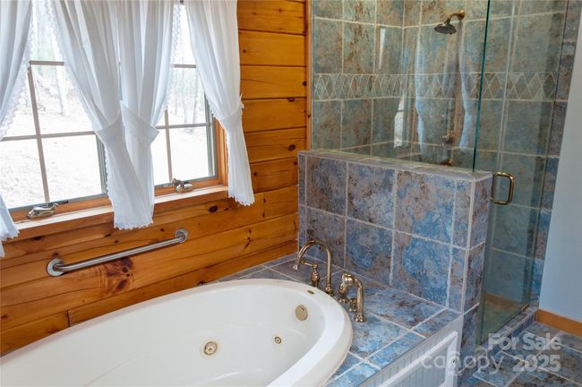 Primary Bathroom | Image 18