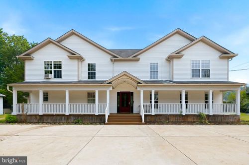 8916 Rugby Rd, Manassas Park, VA, 20111-1507 | Card Image