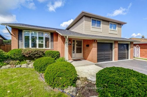 207 Montmorency Dr, Hamilton, ON, L8K5H3 | Card Image