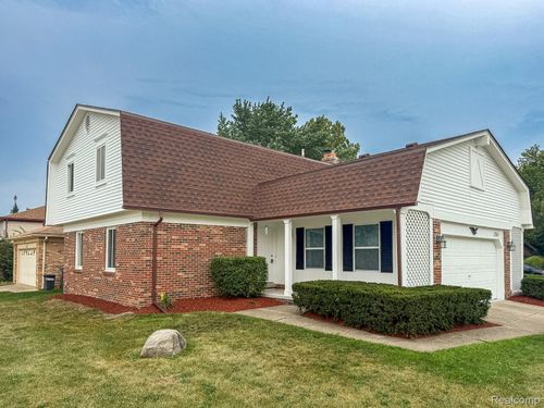 2863 Continental Dr, Troy, MI, 48083-5755 | Card Image
