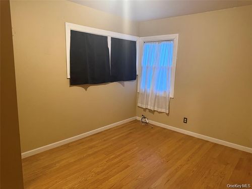 16 Eileen Ave, Plainview, NY, 11803-5126 | Card Image