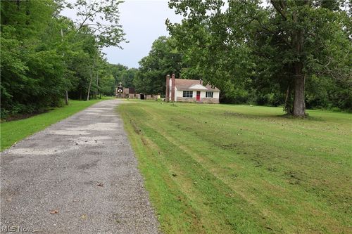 2938 Som Center Road, Willoughby, OH, 44094 | Card Image