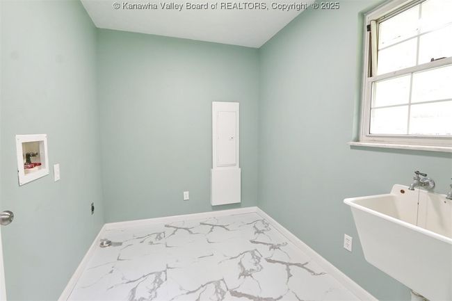 415 Midway Rd, House other with 3 bedrooms, 2 bathrooms and null parking in Alum Creek WV | Image 15