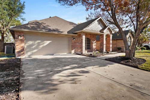 6136 Lochmoor Dr, Fort Worth, TX, 76179-4826 | Card Image