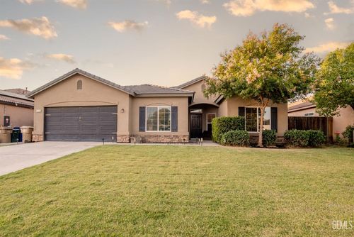 3710 Rio Grande Ln, Bakersfield, CA, 93313-4237 | Card Image
