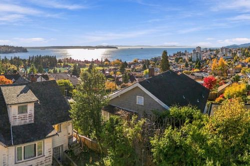 1013 Duchess Ave, West Vancouver, BC, V7T1G8 | Card Image