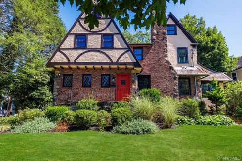 1017 The Pkwy, Mamaroneck, NY, 10543-4234 | Card Image