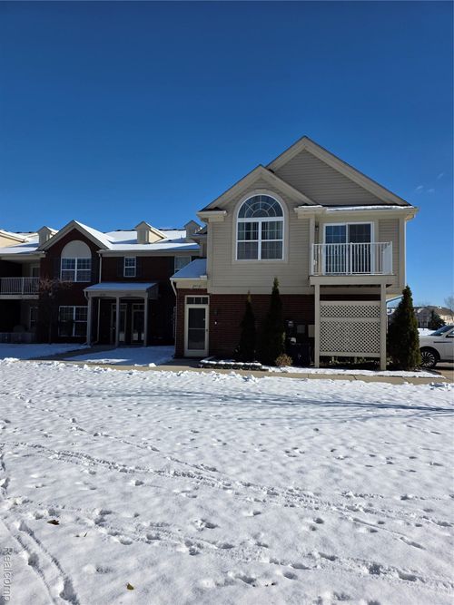 29745 Fox Run Cir, Warren, MI, 48092-6309 | Card Image