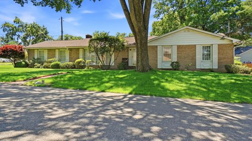 426 Coventry Cir, Zanesville, OH, 43701-1956 | Card Image