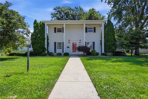 2101 Reynolds Dr, Charleston, IL, 61920-3162 | Card Image