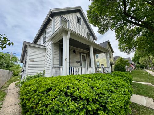 2008 S 79th St, WEST ALLIS, WI, 53219-1135 | Card Image