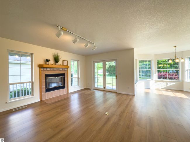 318 Red Maple Ln, House other with 3 bedrooms, 3 bathrooms and null parking in Shepherd MI | Image 11