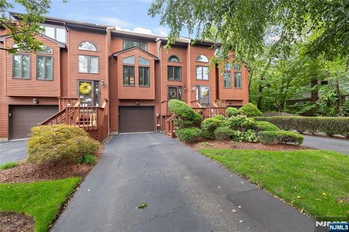 27 Sampson St, Saddle Brook, NJ, 07663-5900 | Card Image